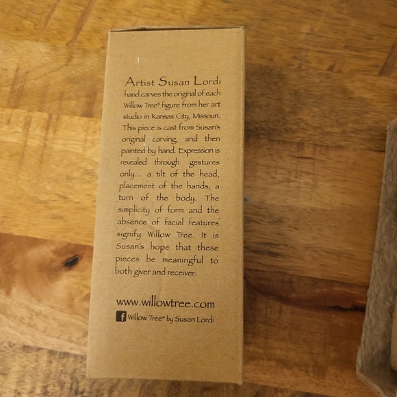 NIB Willow Tree Surrounded By Love 2009 Red-Orange Flowers - Picture 7 of 11